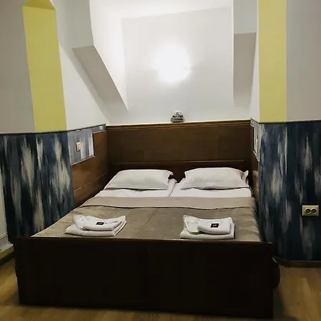 готельного типу אורחן